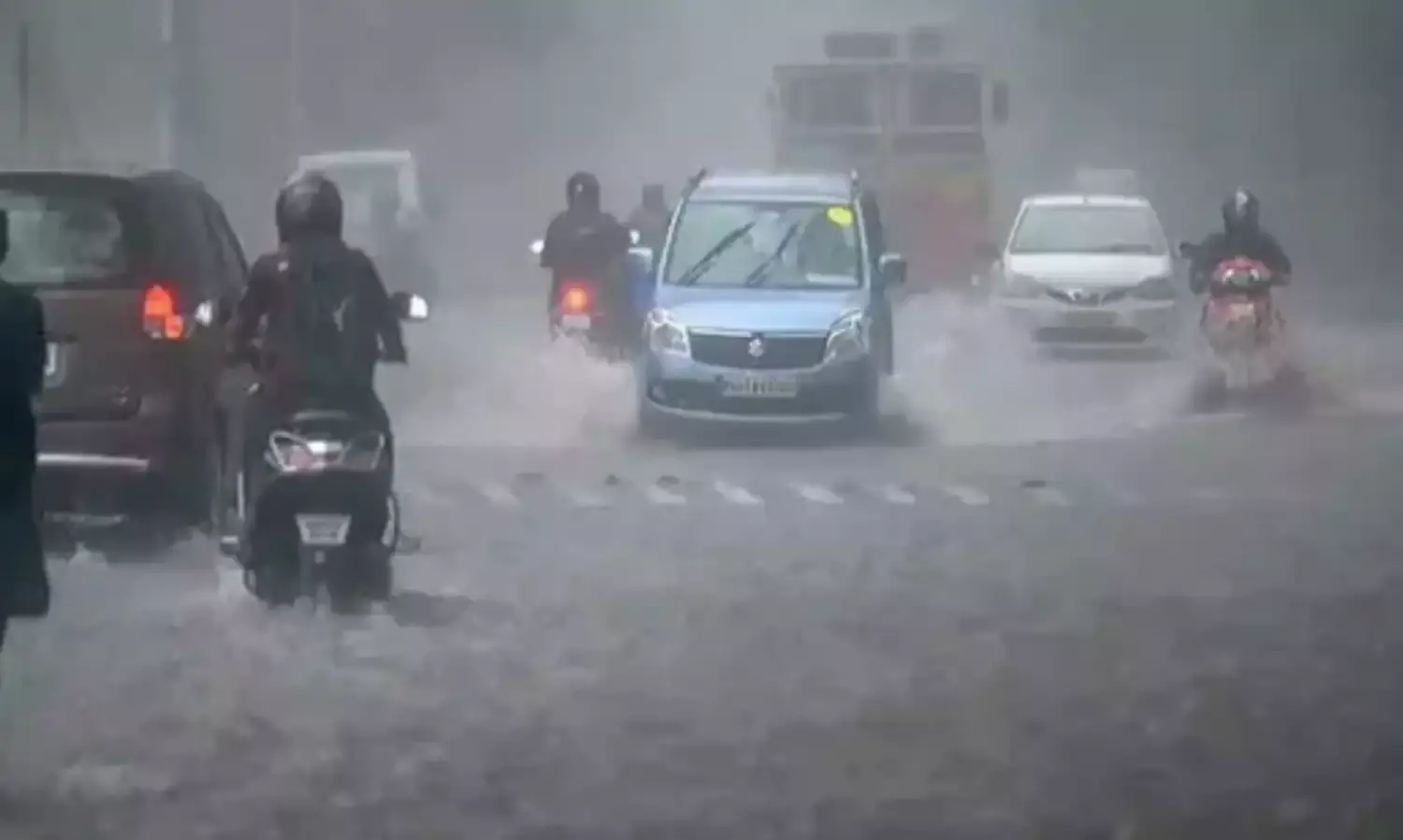 HEAVY RAINS: రెడ్ అలెర్ట్.. తెలంగాణ HEAVY RAINS: రెడ్ అలెర్ట్.. తెలంగాణ