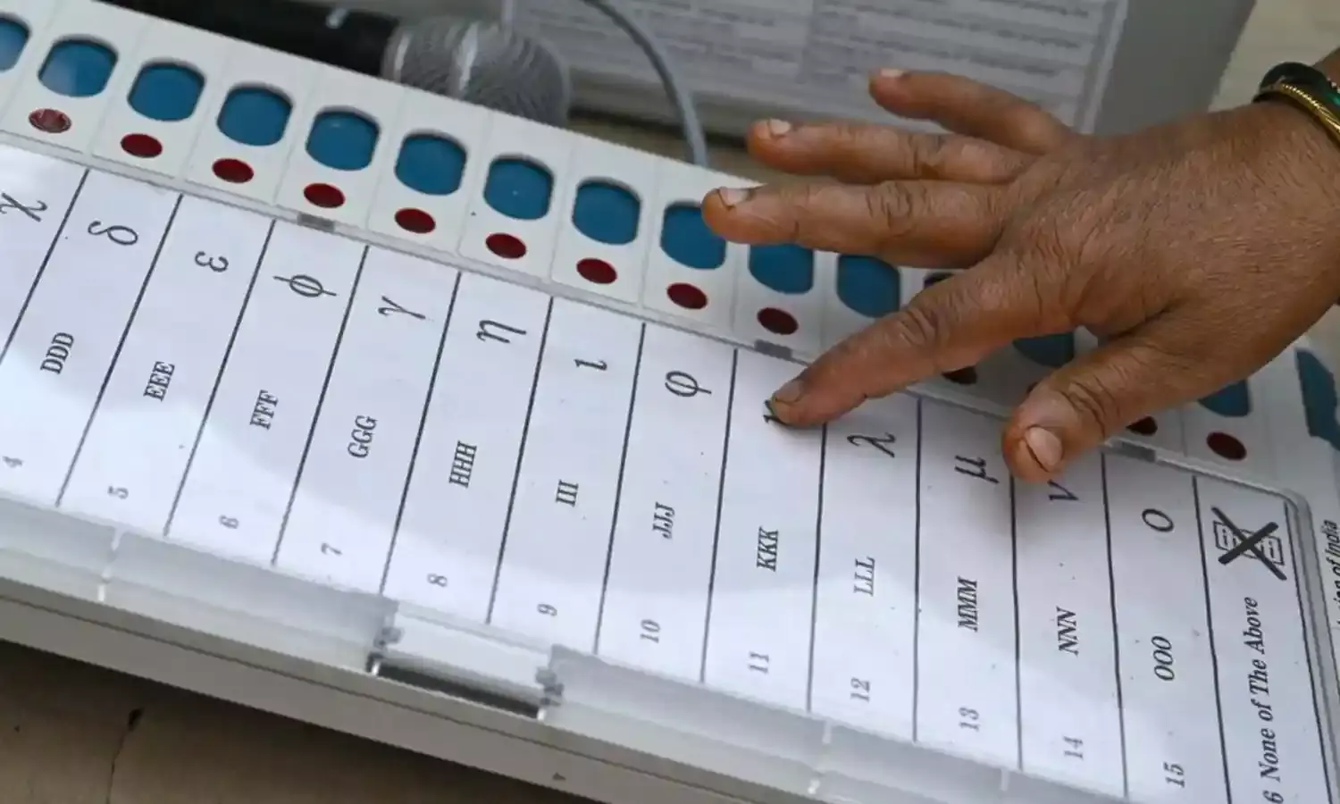 Election : తెలంగాణ స్థానిక ఎన్నికలు.. డ్రాఫ్ట్ నోటిఫికేషన్ విడుదల.. రెండు దశల్లో పోలింగ్? Election : తెలంగాణ స్థానిక ఎన్నికలు.. డ్రాఫ్ట్ నోటిఫికేషన్ విడుదల.. రెండు దశల్లో పోలింగ్?