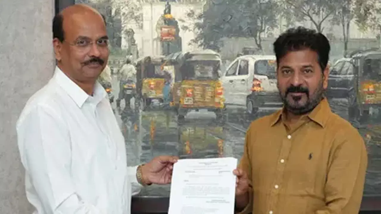 Bathula Shivdhar Reddy : పోలీసులపై నమ్మకం పెంచేలా పని చేస్తా: కొత్త డీజీపీ శివధర్ రెడ్డి... Bathula Shivdhar Reddy : పోలీసులపై నమ్మకం పెంచేలా పని చేస్తా: కొత్త డీజీపీ శివధర్ రెడ్డి...