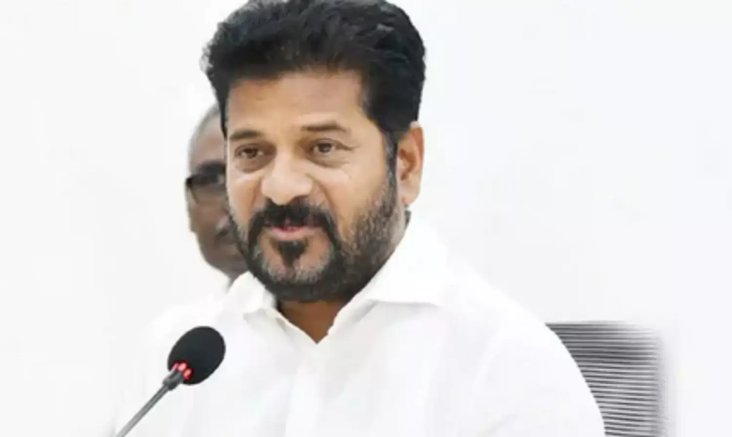 REVANTH: తల్లిదండ్రులను నిర్లక్ష్యం చేస్తే జీతం కట్: రేవంత్ REVANTH: తల్లిదండ్రులను నిర్లక్ష్యం చేస్తే జీతం కట్: రేవంత్
