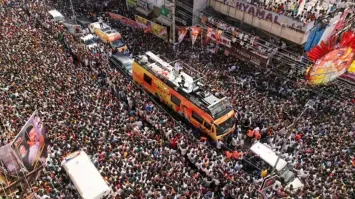 Chennai: తొక్కిసలాటకు ప్రధాన కారణం విజయ్ ఆలస్యంగా రావడమే-డీజీపీ Chennai: తొక్కిసలాటకు ప్రధాన కారణం విజయ్ ఆలస్యంగా రావడమే-డీజీపీ