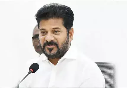 REVANTH: తల్లి­దం­డ్రు­ల­ను ని­ర్ల­క్ష్యం చే­స్తే జీతం కట్: రే­వం­త్