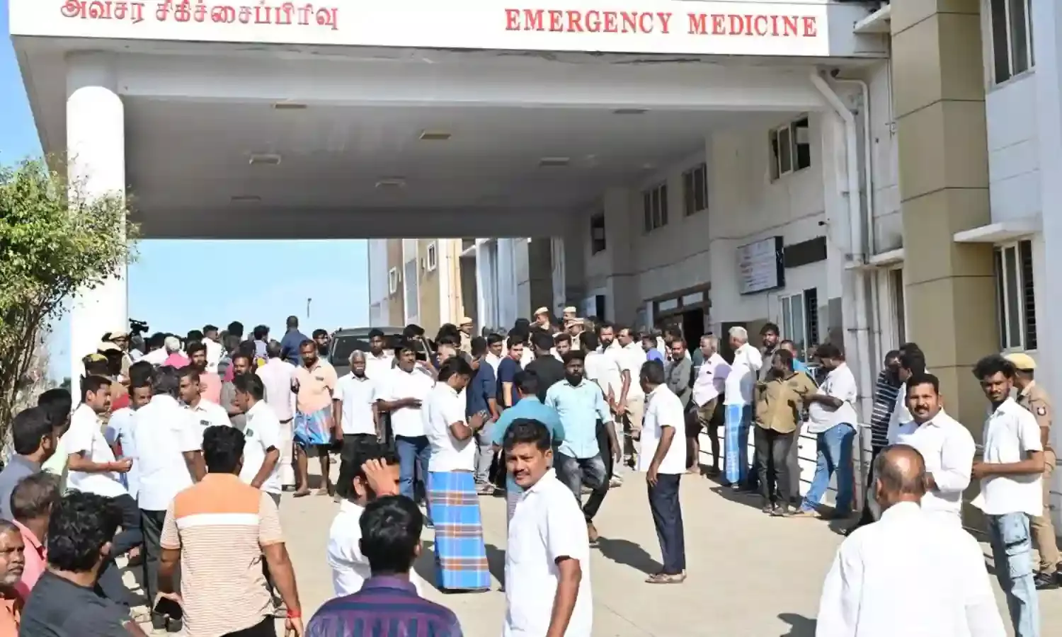 Karur Stampede: కరూర్ తొక్కిసలాట ఘటన.. 41కి చేరిన మృతుల సంఖ్య Karur Stampede: కరూర్ తొక్కిసలాట ఘటన.. 41కి చేరిన మృతుల సంఖ్య