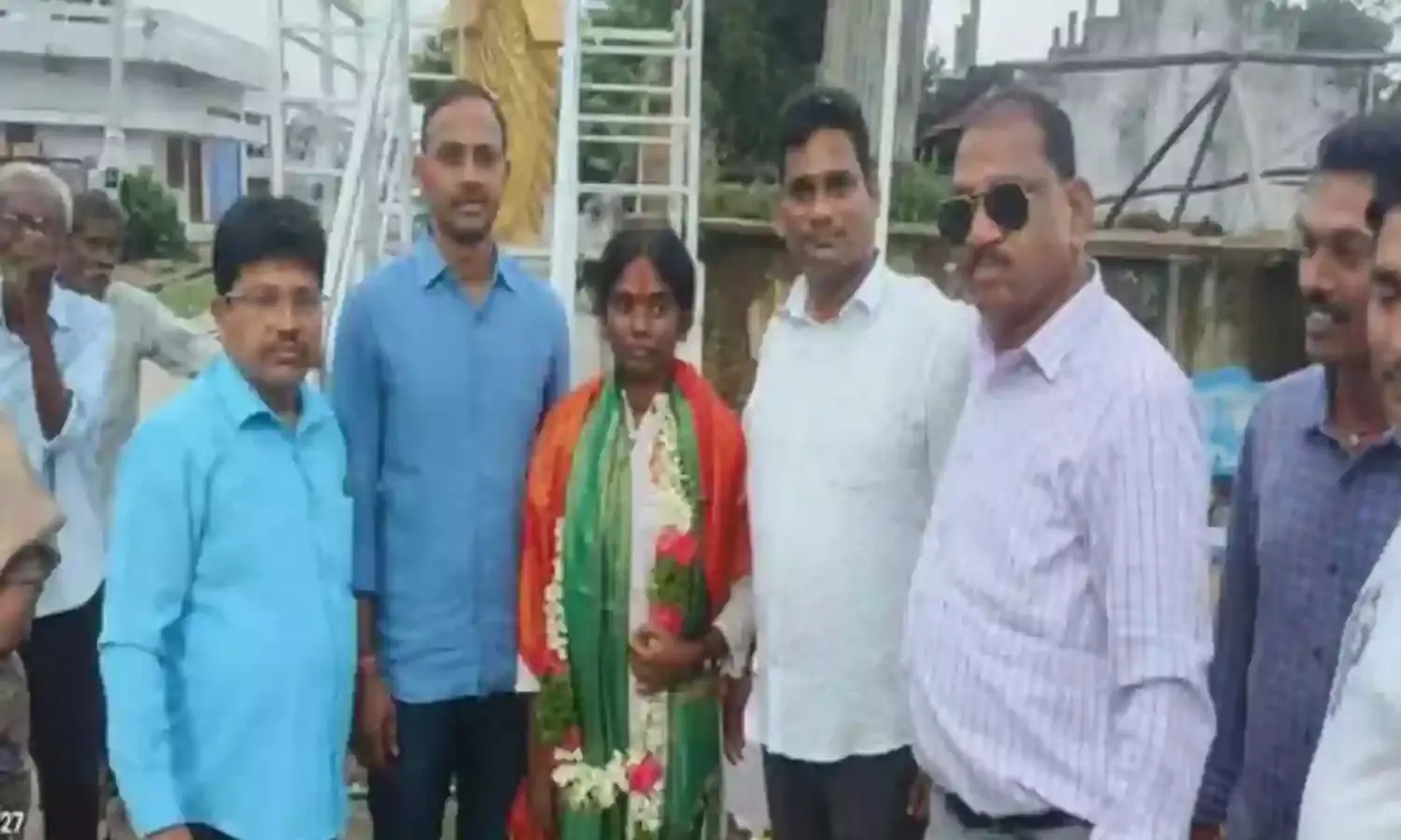 Group-1 : గ్రూప్-1లో డీఎస్పీ కొలువు సాధించిన మహేశ్వరికి సన్మానం Group-1 : గ్రూప్-1లో డీఎస్పీ కొలువు సాధించిన మహేశ్వరికి సన్మానం