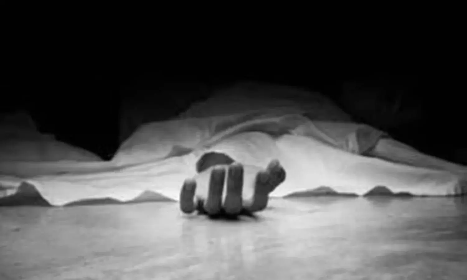 Crime : జూబ్లీహిల్స్లో విషాదం.. సినీ నటి కాబోయే భర్త ఆత్మహత్య Crime : జూబ్లీహిల్స్లో విషాదం.. సినీ నటి కాబోయే భర్త ఆత్మహత్య