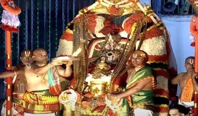TIRUMALA: తిరుమలకు పోటెత్తిన భక్తి జన సంద్రం