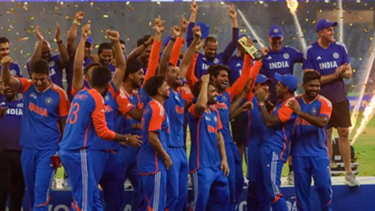 Cricket : టీమిండియా జైత్రయాత్ర.. పాక్పై ఘన విజయం Cricket : టీమిండియా జైత్రయాత్ర.. పాక్పై ఘన విజయం