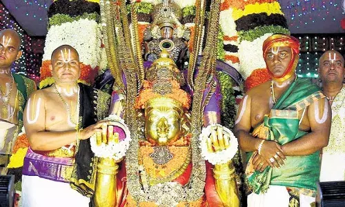 TTD : కన్నుల పండువగా శ్రీవారి గరుడ వాహన సేవ