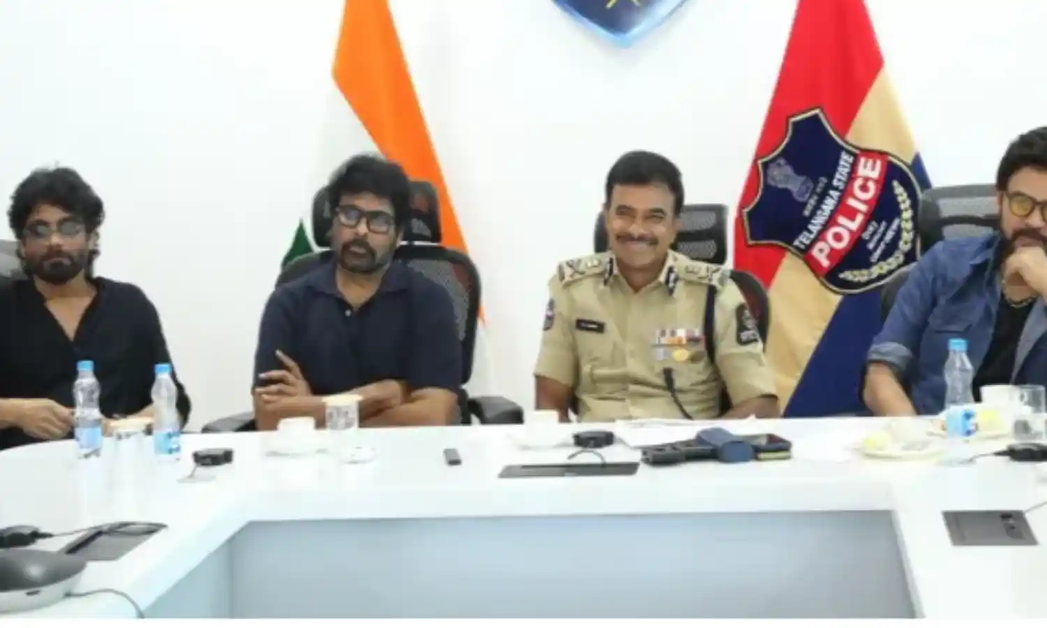MEETING: చిరంజీవి, నాగార్జున, వెంకటేష్ అత్యవసర సమావేశం MEETING: చిరంజీవి, నాగార్జున, వెంకటేష్ అత్యవసర సమావేశం