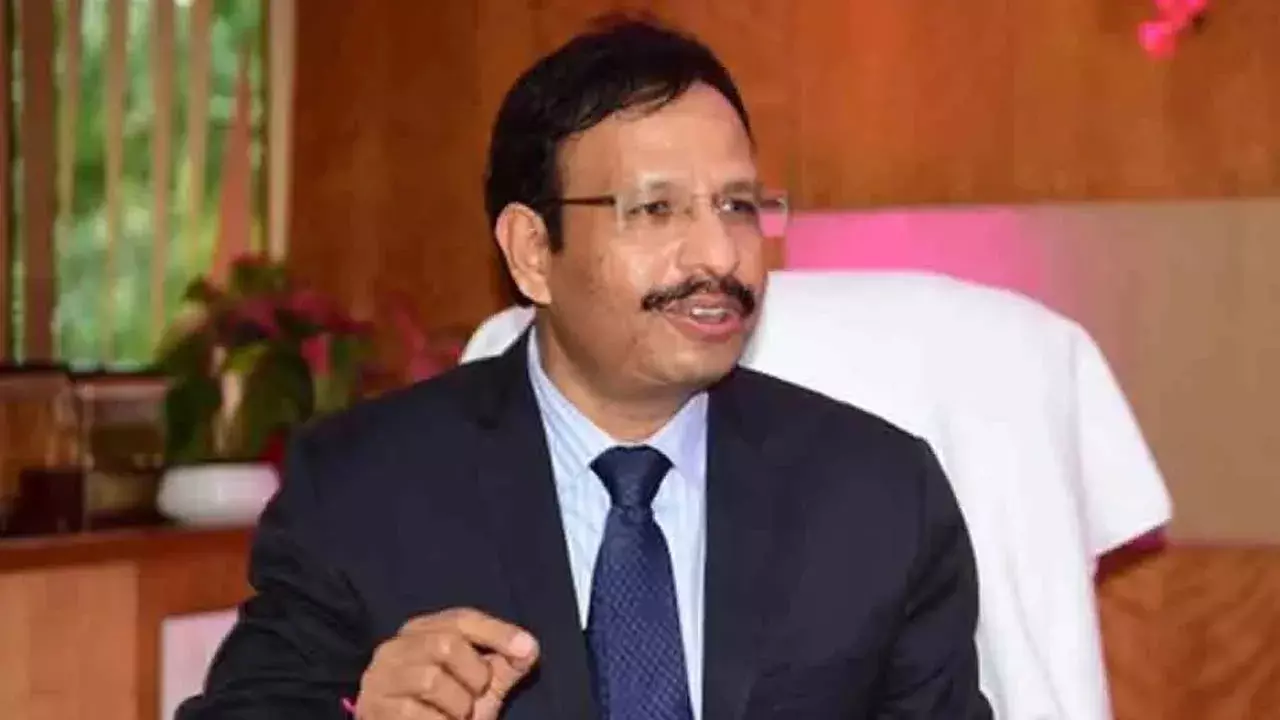 VC Sajjanar : బస్సు దిగే సమయం వచ్చింది: ఇక కొత్త మార్గంలో నా పయనం...వీసీ సజ్జనార్ ఆసక్తికర ట్వీట్... VC Sajjanar : బస్సు దిగే సమయం వచ్చింది: ఇక కొత్త మార్గంలో నా పయనం...వీసీ సజ్జనార్ ఆసక్తికర ట్వీట్...