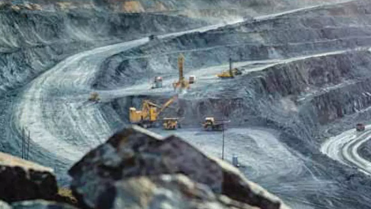 Mining : మైనింగ్ రంగంలో సానుకూల ప్రగతి : కేంద్రం Mining : మైనింగ్ రంగంలో సానుకూల ప్రగతి : కేంద్రం