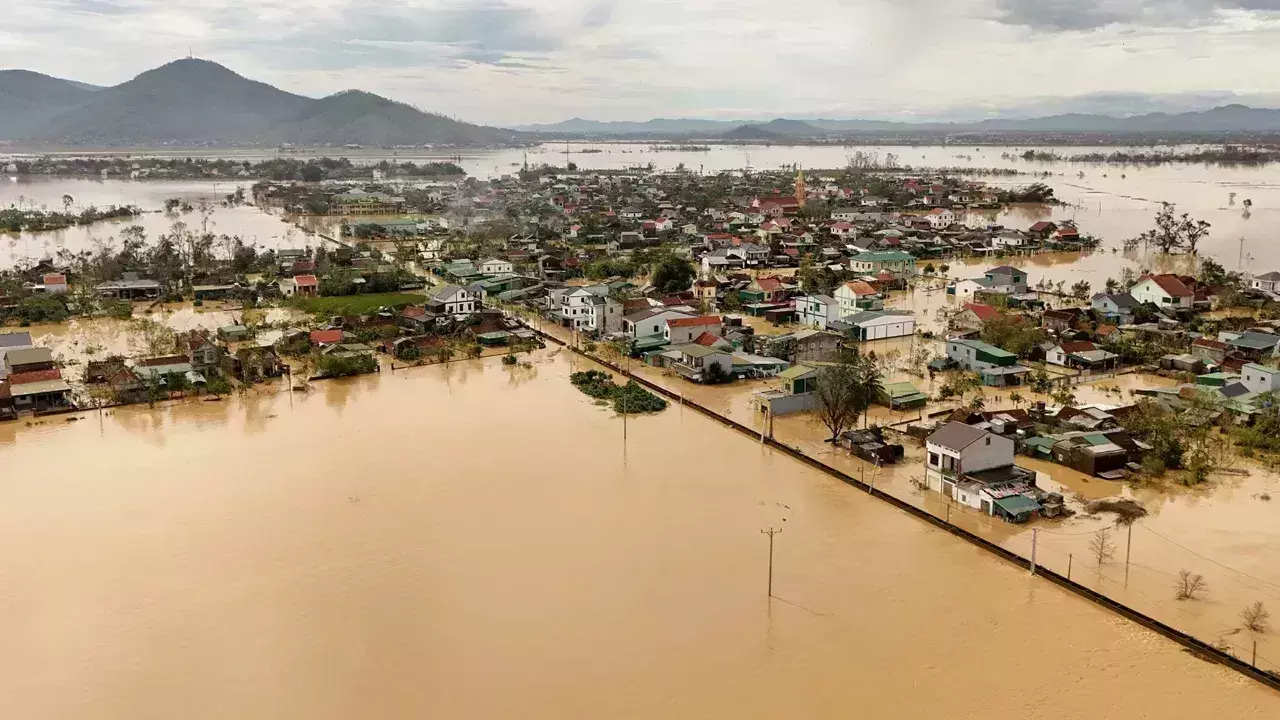 earthquake:  సెంట్రల్‌ ఫిలిప్పీన్స్‌లో 6.9 తీవ్రతతో భూకంపం.