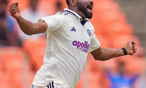 TEST: తొలిరోజే పట్టు బిగించిన టీమిండియా