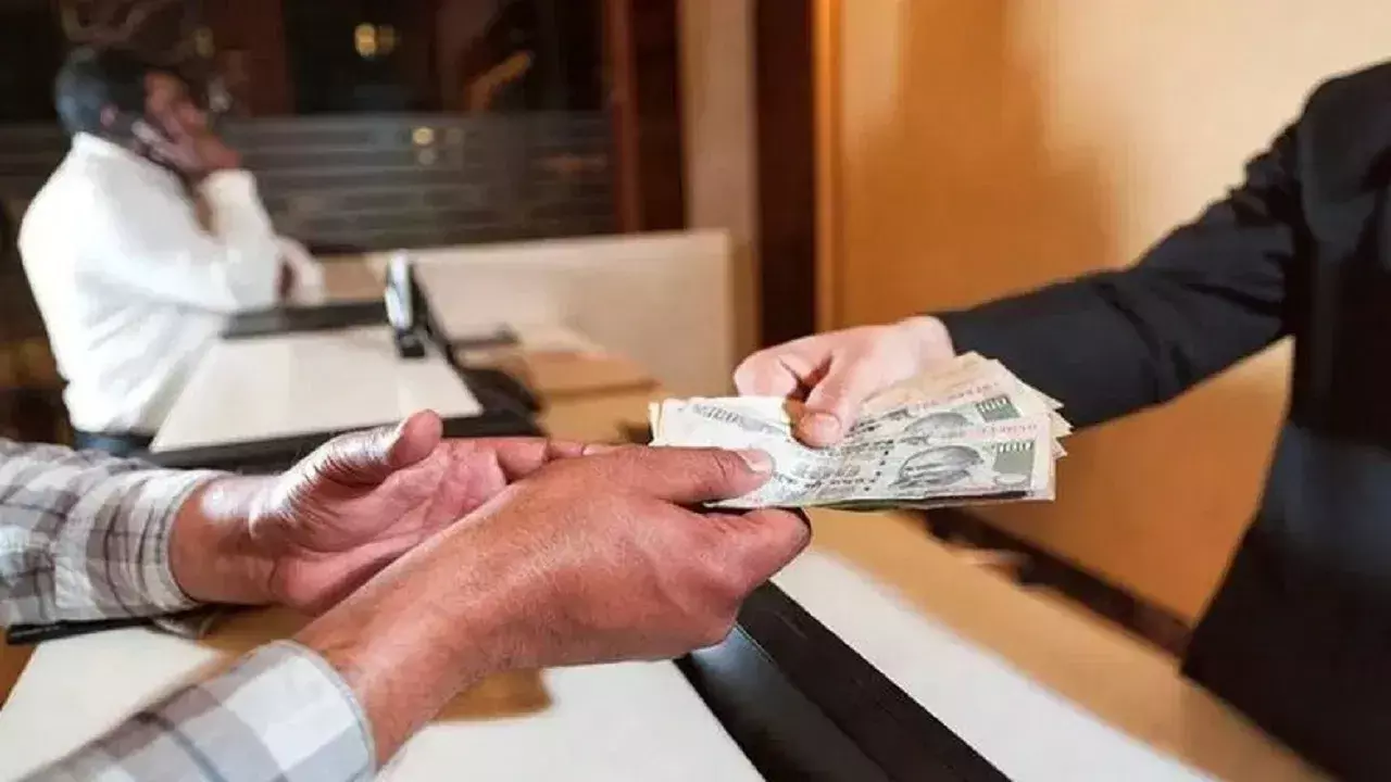 7th Pay Commission : కేంద్ర ప్రభుత్వం కొత్త నియమం.. ఉద్యోగుల డ్రెస్ అలవెన్స్‌పై భారీ ప్రభావం.