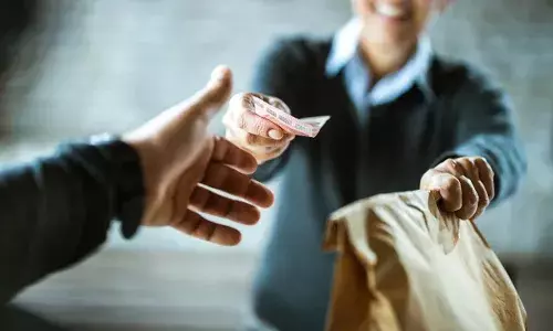 E Commerce : సీఓడీ ఛార్జ్ అంటే ఏమిటి? ఈ-కామర్స్ కంపెనీలు ఎలా సంపాదిస్తున్నాయి? E Commerce : సీఓడీ ఛార్జ్ అంటే ఏమిటి? ఈ-కామర్స్ కంపెనీలు ఎలా సంపాదిస్తున్నాయి?