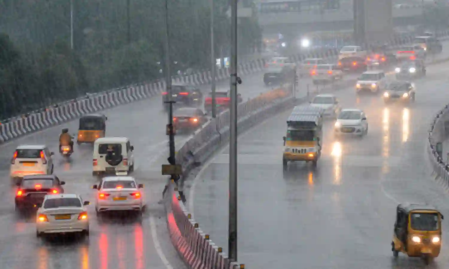 Tamil Nadu: తమిళనాడులో 12 జిల్లాలకు భారీ వర్ష సూచన Tamil Nadu: తమిళనాడులో 12 జిల్లాలకు భారీ వర్ష సూచన