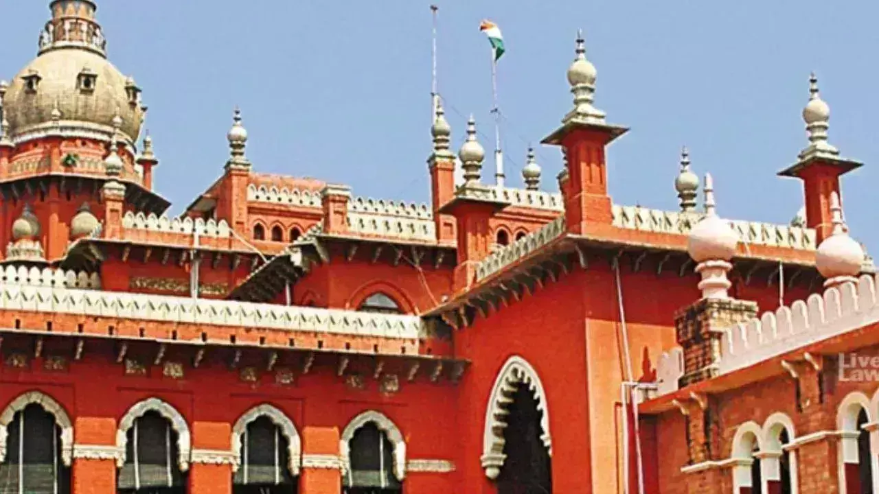 Tamilnadu:టీవీఏ పార్టీ వేసిన పిటిషన్ను తోసిపుచ్చిన హైకోర్ట్ Tamilnadu:టీవీఏ పార్టీ వేసిన పిటిషన్ను తోసిపుచ్చిన హైకోర్ట్