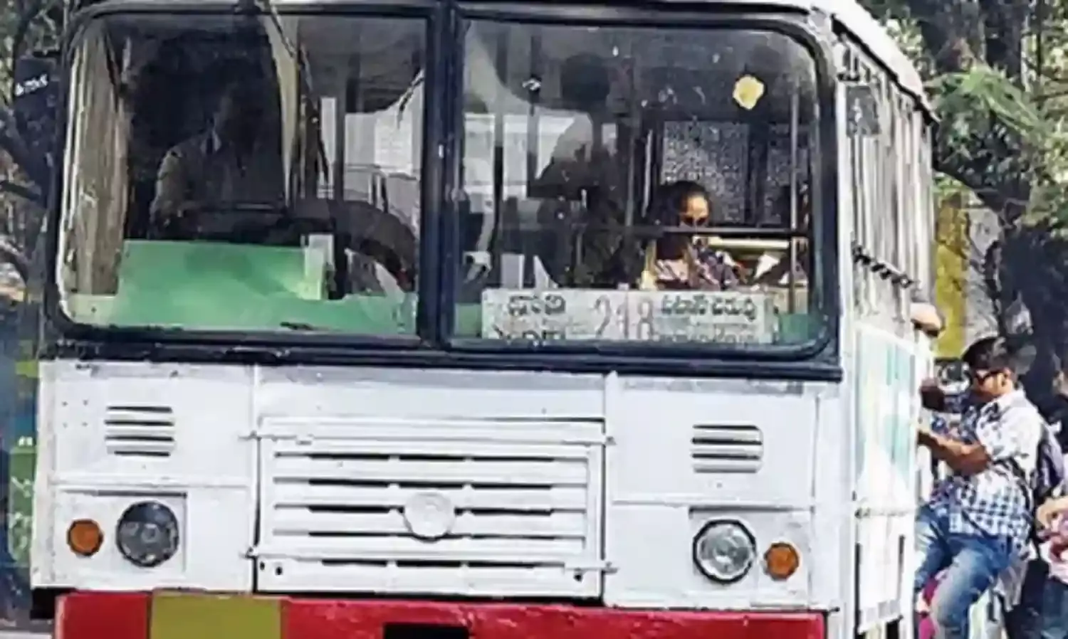 TSRTC: నేటి నుంచే అమల్లోకి ఆర్టీసీ ఛార్జీల పెంపు TSRTC: నేటి నుంచే అమల్లోకి ఆర్టీసీ ఛార్జీల పెంపు