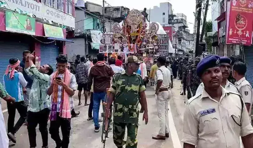 Cuttack Violence: కటక్లో కర్ఫ్యూ, ఇంటర్నెట్ బంద్.. దుర్గా మాత నిమజ్జనంలో ఉద్రిక్తతే కారణం Cuttack Violence: కటక్లో కర్ఫ్యూ, ఇంటర్నెట్ బంద్.. దుర్గా మాత నిమజ్జనంలో ఉద్రిక్తతే కారణం