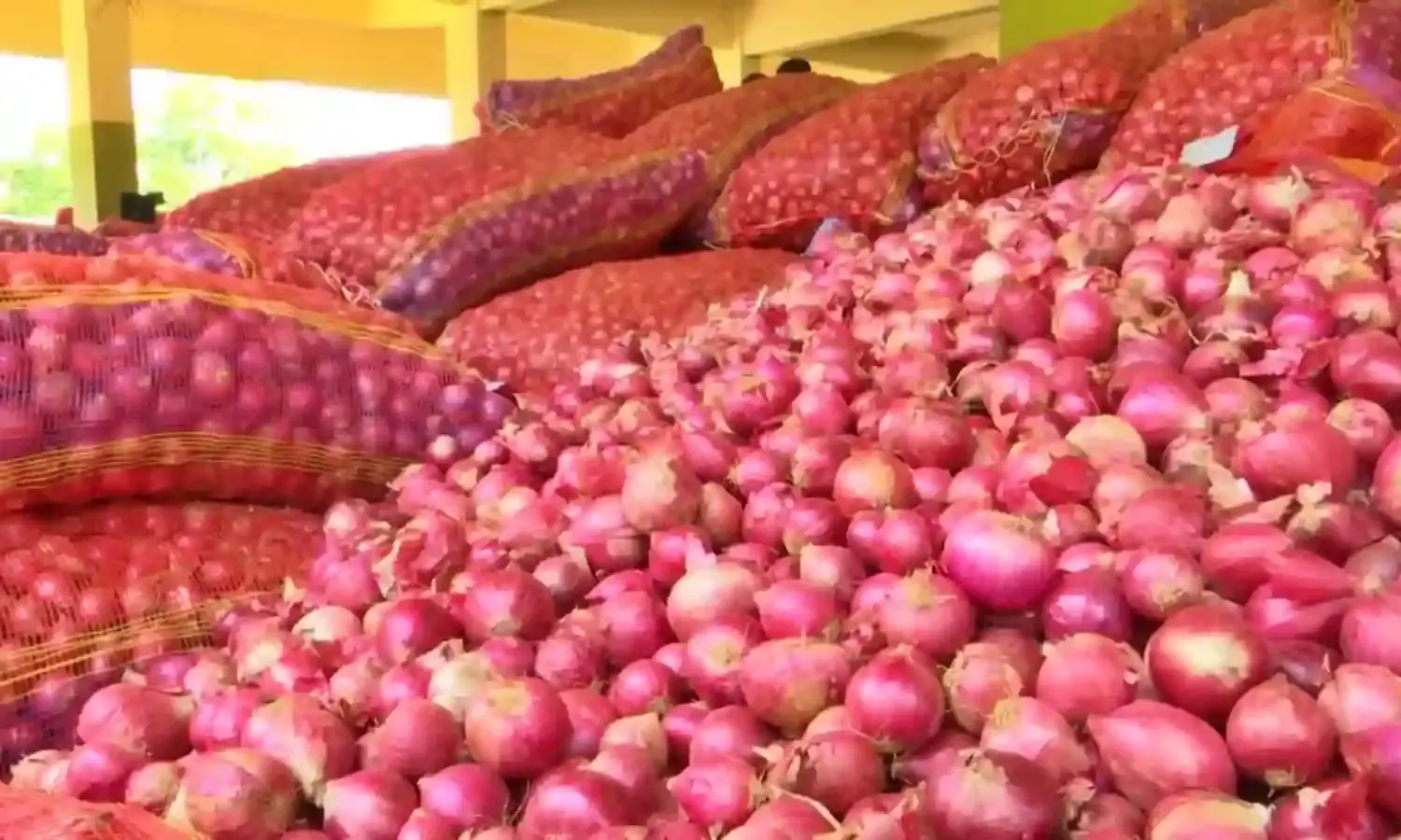 Onions: ఉల్లి పేరుతో వైసిపి డ్రామాలు.. Onions: ఉల్లి పేరుతో వైసిపి డ్రామాలు..