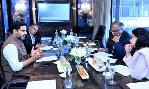 LOKESH: టాటా గ్రూప్ ఛైర్మన్తో నారా లోకేశ్ భేటీ LOKESH: టాటా గ్రూప్ ఛైర్మన్తో నారా లోకేశ్ భేటీ