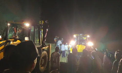 Himachal Bus Landslide: హిమాచల్ ప్రదేశ్లో ఘోర ప్రమాదం  బస్సుపై  15 మంది మృతి Himachal Bus Landslide: హిమాచల్ ప్రదేశ్లో ఘోర ప్రమాదం  బస్సుపై  15 మంది మృతి