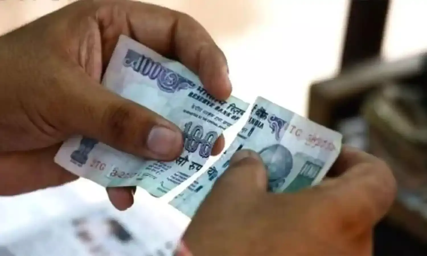 Old Notes : పాత, చిరిగిన నోట్లను బ్యాంకులు తీసుకుంటాయా ? ఆర్బీఐ కొత్త మార్గదర్శకాలు ఇవే. Old Notes : పాత, చిరిగిన నోట్లను బ్యాంకులు తీసుకుంటాయా ? ఆర్బీఐ కొత్త మార్గదర్శకాలు ఇవే.