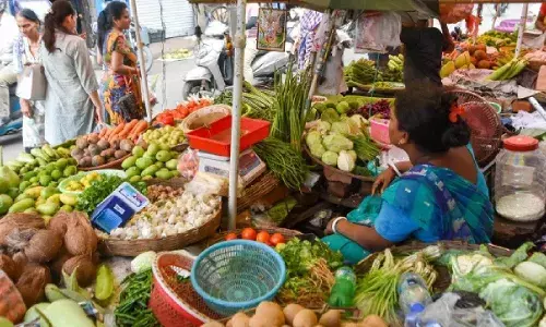 PM SVANidhi: వీధి వ్యాపారులకి ఆసరాగా కేంద్రం అద్భుత పథకం.