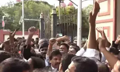 Telangana : స్థానిక ఎన్నికలపై స్టే.. ఏం జరగబోతోంది..? Telangana : స్థానిక ఎన్నికలపై స్టే.. ఏం జరగబోతోంది..?