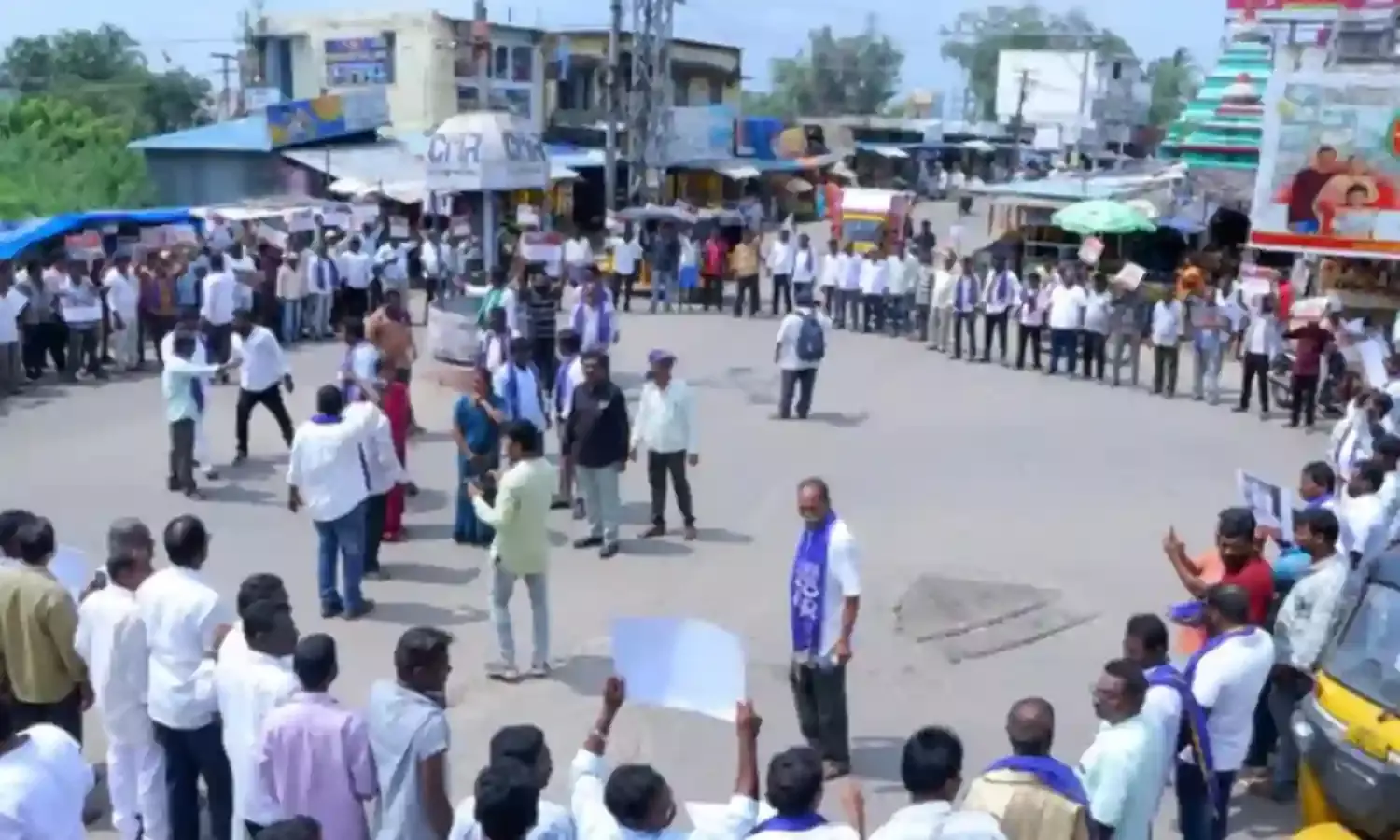 JAGAN: ఉద్రిక్తతలు, ఆందోళనల మధ్య జగన్ పర్యటన JAGAN: ఉద్రిక్తతలు, ఆందోళనల మధ్య జగన్ పర్యటన