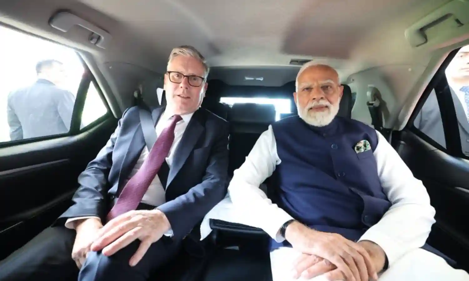 Trolling Modi: రూల్స్ పట్టించుకోని మోదీ.. పాటించిన బ్రిటన్ ప్రధాని.. ట్రోల్ చేస్తున్న నెటిజన్లు Trolling Modi: రూల్స్ పట్టించుకోని మోదీ.. పాటించిన బ్రిటన్ ప్రధాని.. ట్రోల్ చేస్తున్న నెటిజన్లు