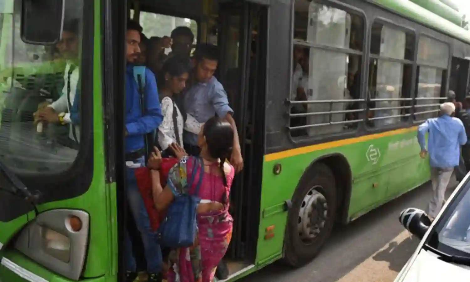 Delhi: బస్సులో పురుషుల వెకిలిచేష్టలు.. ఈ నగరాన్ని ద్వేషిస్తున్నానంటూ మహిళ పోస్ట్.. Delhi: బస్సులో పురుషుల వెకిలిచేష్టలు.. ఈ నగరాన్ని ద్వేషిస్తున్నానంటూ మహిళ పోస్ట్..