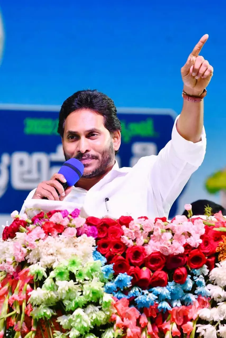 Jagan : జగన్ నర్సీపట్నం టూర్ అట్టర్ ప్లాప్.. ఎందుకీ బిల్డప్ లు. Jagan : జగన్ నర్సీపట్నం టూర్ అట్టర్ ప్లాప్.. ఎందుకీ బిల్డప్ లు.
