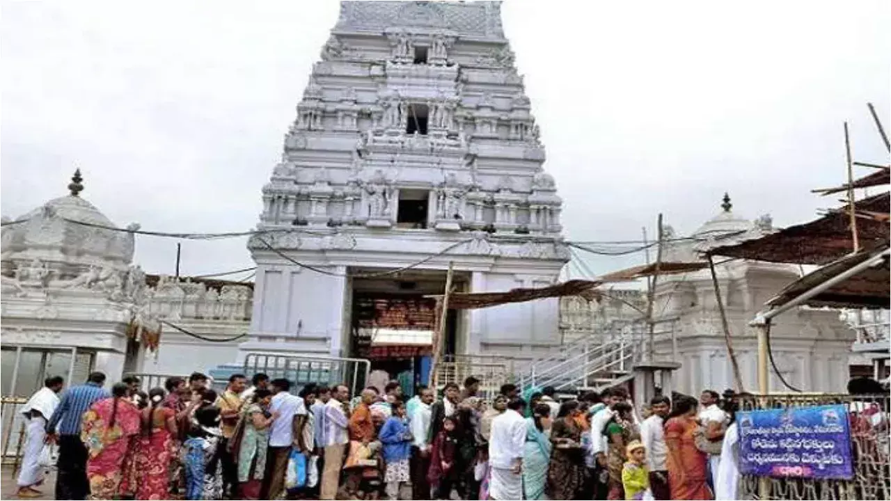VEMULAWADA: వేములవాడ రాజన్న మొక్కులు భీమన్నకు VEMULAWADA: వేములవాడ రాజన్న మొక్కులు భీమన్నకు