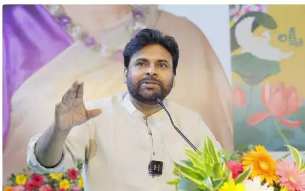 PAWAN: నేను లె­ఫ్టి­స్టూ కాదు.. రై­టి­స్టూ కాదు