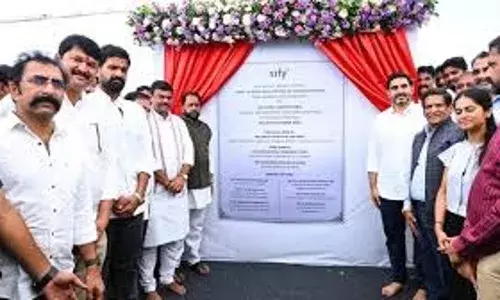 జగన్ హయాంలో ప్యాలెస్ లు.. ఇప్పుడు పరిశ్రమలు.. జగన్ హయాంలో ప్యాలెస్ లు.. ఇప్పుడు పరిశ్రమలు..