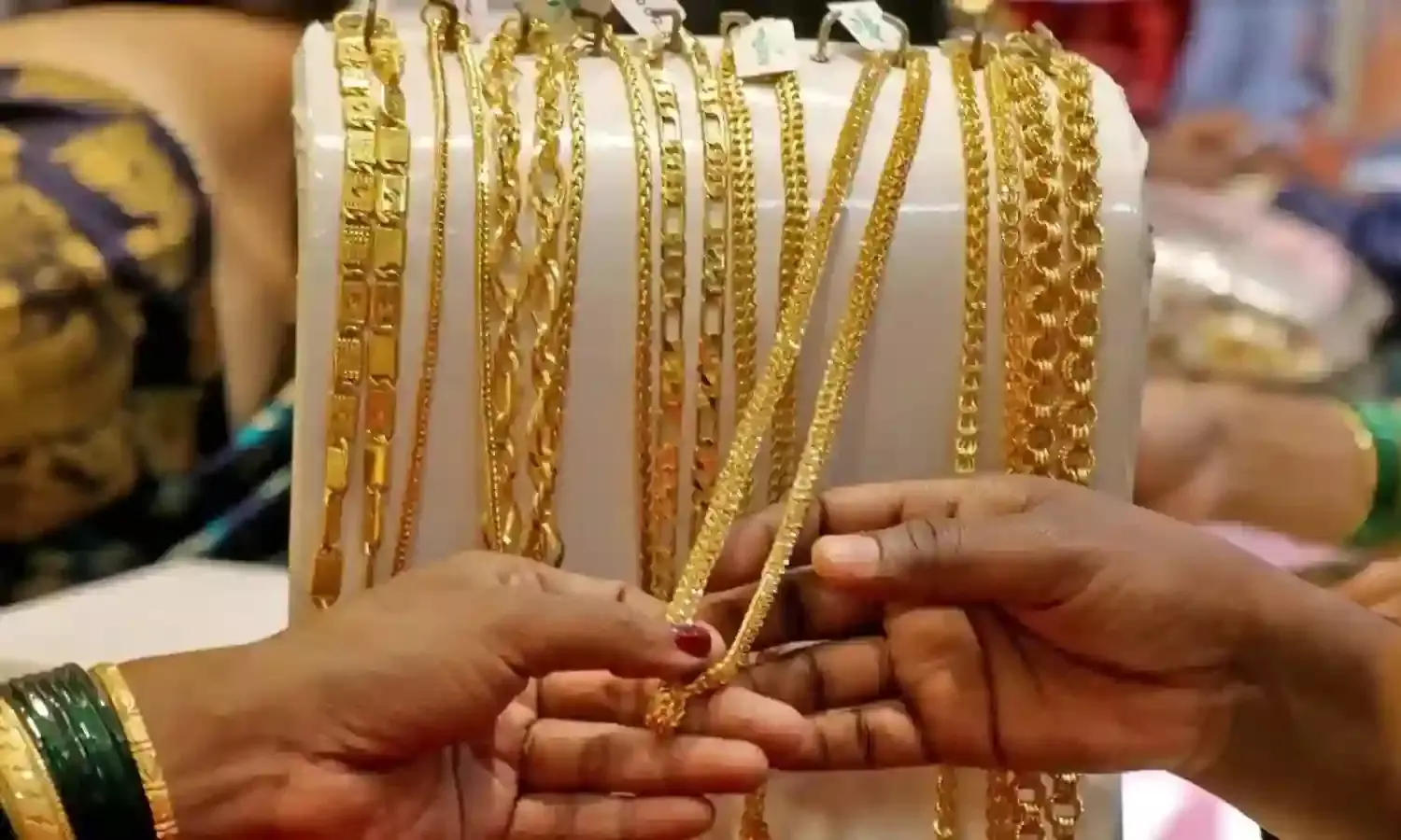 Gold : షాకింగ్.. మన దగ్గరున్న బంగారం.. దేశ జీడీపీతో సమానమట. Gold : షాకింగ్.. మన దగ్గరున్న బంగారం.. దేశ జీడీపీతో సమానమట.