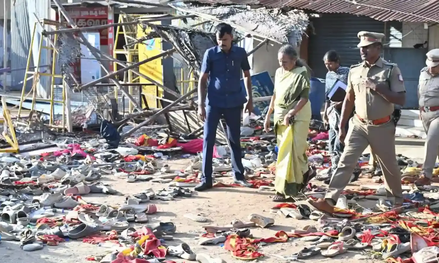 Karur Stampede: కరూర్ తొక్కిసలాటపై కీలక పరిణామం.. Karur Stampede: కరూర్ తొక్కిసలాటపై కీలక పరిణామం..