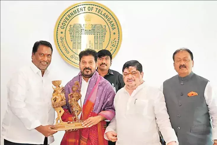 REVANTH: సంక్షేమ హాస్టళ్లకు గ్రీన్‌ఛానెల్‌లో నిధులు