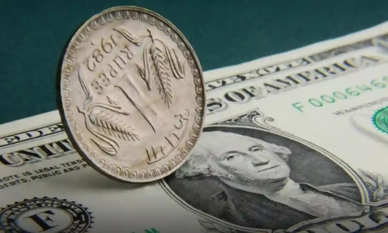 Rupee : రూపాయికి మరో షాక్.. డాలర్ బలంతో ఆల్ టైమ్ కనిష్ఠానికి పతనం. Rupee : రూపాయికి మరో షాక్.. డాలర్ బలంతో ఆల్ టైమ్ కనిష్ఠానికి పతనం.
