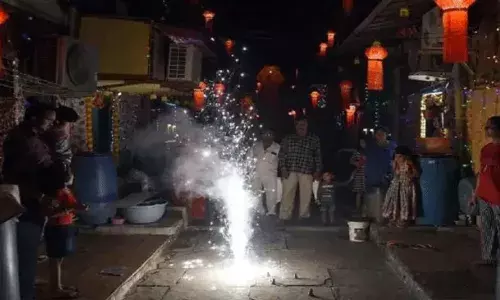 New Delhi: బాణాసంచాపై నిషేధాన్ని సడలించిన సుప్రీం.. గ్రీన్ క్రాకర్స్ కు గ్రీన్ సిగ్నల్.. New Delhi: బాణాసంచాపై నిషేధాన్ని సడలించిన సుప్రీం.. గ్రీన్ క్రాకర్స్ కు గ్రీన్ సిగ్నల్..