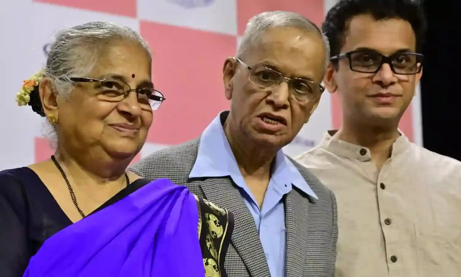 Karnataka Caste Survey: కులసర్వేలో పాల్గొనేందుకు నిరాకరించిన నారాయణమూర్తి దంపతులు Karnataka Caste Survey: కులసర్వేలో పాల్గొనేందుకు నిరాకరించిన నారాయణమూర్తి దంపతులు