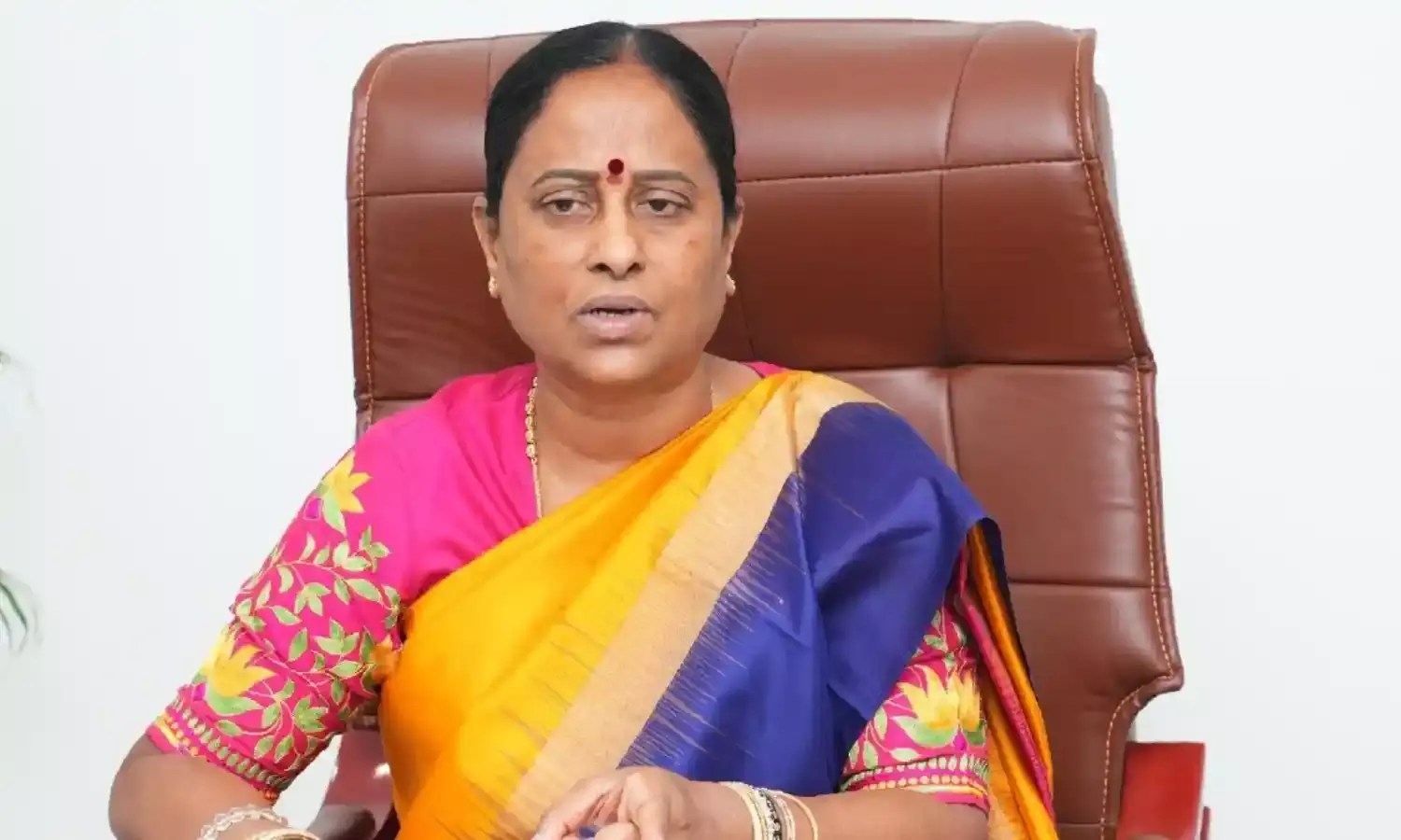 Surekha : కాంగ్రెస్ లో మంత్రి సురేఖ పంచాయితీ.. పవర్ తగ్గిస్తారా..? Surekha : కాంగ్రెస్ లో మంత్రి సురేఖ పంచాయితీ.. పవర్ తగ్గిస్తారా..?