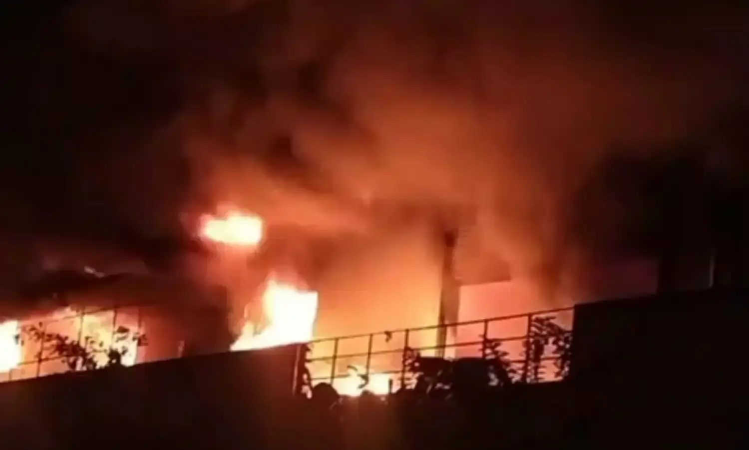 FIRE: దూలపల్లి పారిశ్రామికవాడలో భారీ అగ్నిప్రమాదం FIRE: దూలపల్లి పారిశ్రామికవాడలో భారీ అగ్నిప్రమాదం
