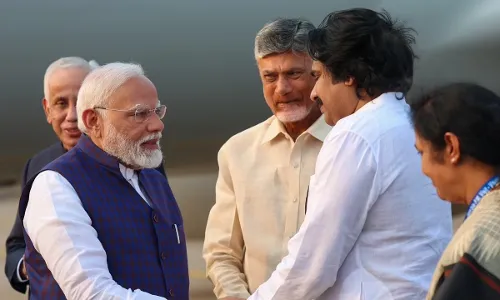 Pawan Kalyan : వైసీపీ తప్పుడు ప్రచారానికి పవన్ చెక్.. 15 ఏళ్లు పటిష్టంగా.. Pawan Kalyan : వైసీపీ తప్పుడు ప్రచారానికి పవన్ చెక్.. 15 ఏళ్లు పటిష్టంగా..