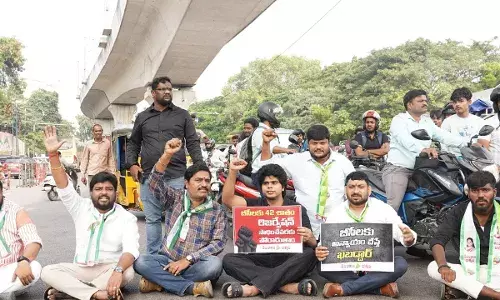 Kavitha : బంద్ లో కవిత కొడుకు.. పొలిటికల్ ఎంట్రీ ఉంటుందా..? Kavitha : బంద్ లో కవిత కొడుకు.. పొలిటికల్ ఎంట్రీ ఉంటుందా..?