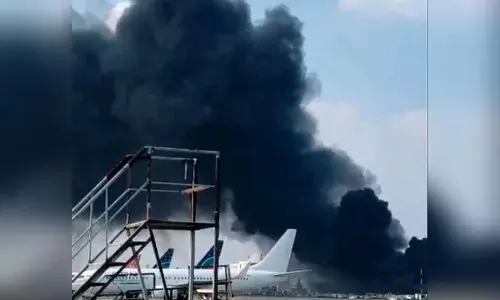 Dhaka Airport : ఢాకా విమానాశ్రయంలో అగ్నిప్రమాదం.. విమాన రాకపోకలు నిలిపివేత Dhaka Airport : ఢాకా విమానాశ్రయంలో అగ్నిప్రమాదం.. విమాన రాకపోకలు నిలిపివేత