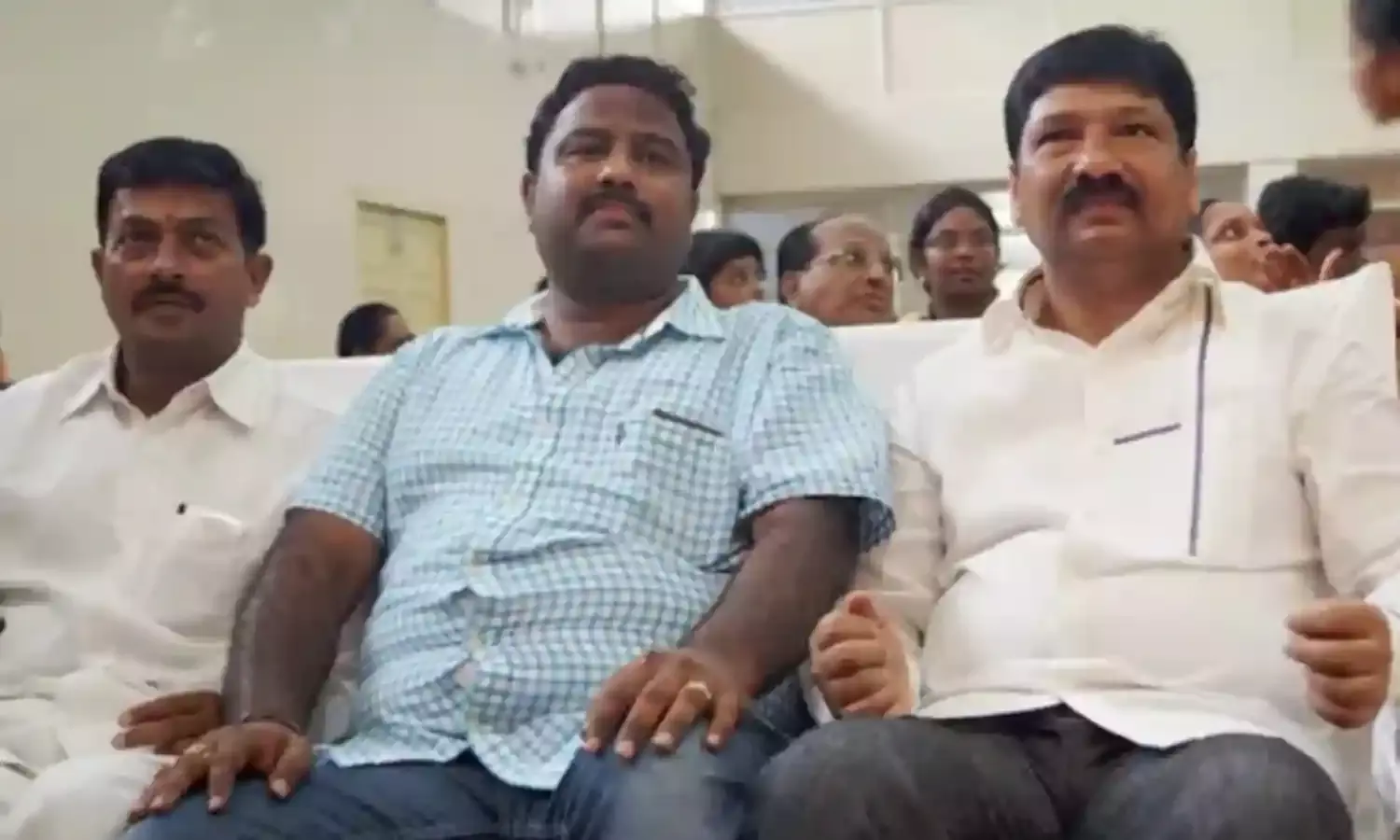 JOGI RAMESH: అడ్డంగా దొరికిపోయిన వైసీపీ నేత జోగి రమేష్ JOGI RAMESH: అడ్డంగా దొరికిపోయిన వైసీపీ నేత జోగి రమేష్