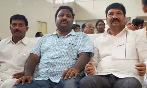 JOGI RAMESH: అడ్డంగా దొరికిపోయిన వైసీపీ నేత జోగి రమేష్ JOGI RAMESH: అడ్డంగా దొరికిపోయిన వైసీపీ నేత జోగి రమేష్