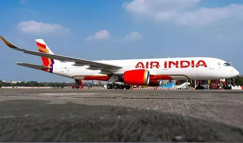 Air India: పండుగ పూట ప్రయాణికులకు ఎయిర్‌ ఇండియా షాక్‌..